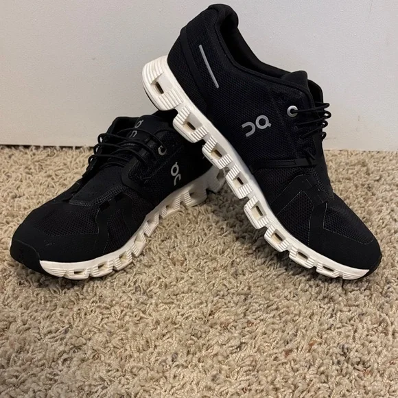 On Running Women’s Black Athletic Shoes - Picture 1 of 7